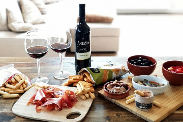 Präsentbox - Tapas-Abend für Zwei I Tapas I Geschenk für Feinschmecker und Spanienfans | Spezialitäten aus Spanien | Geschenk für Männer & Frauen – Bild 3