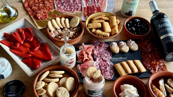 Spanischer Gourmet Geschenkkorb: Ibérico-Schinken, Chorizo, Pata Negra, Baron de Ley Reserva und weitere Spezialitäten – Bild 6